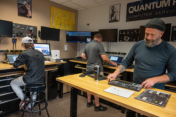 Quantum Technologies Brilliant-140