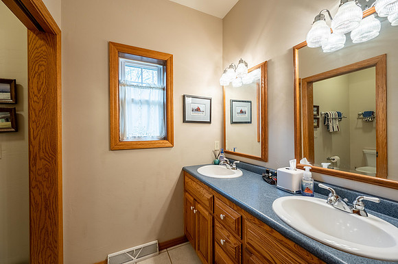 Web 7530 West Kangaroo Lake Rd Baileys Harbor-11