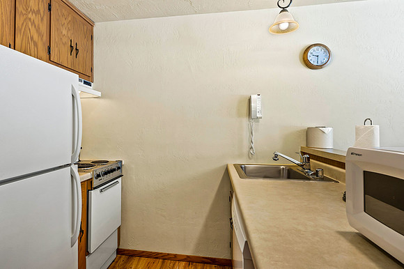Waterbury Inn 102 Ephraim-3