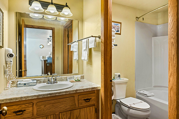 Waterbury Inn 102 Ephraim-12
