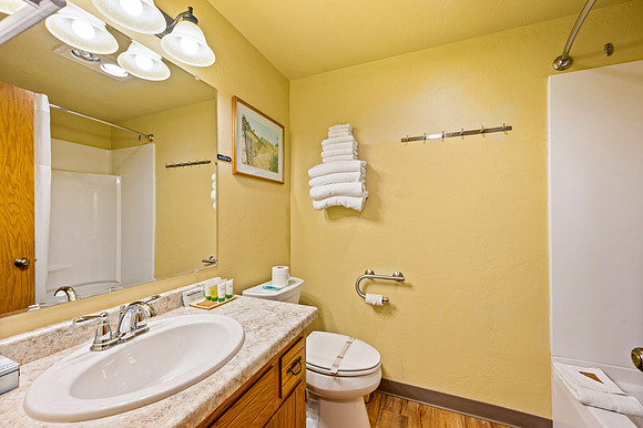Waterbury Inn unit 111 Ephraim-4