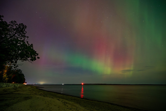 Day to Night Northern Lights Isle View-594