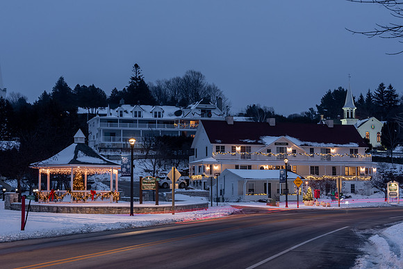 01-03-2021-Dan Eggert-Ephraim Holiday lights night winter-2
